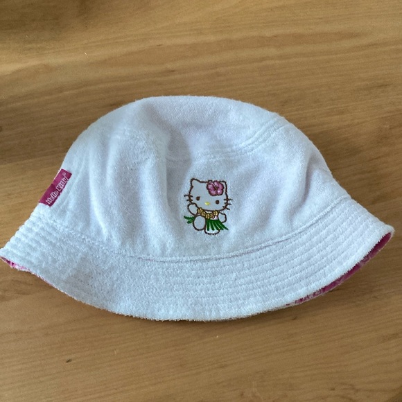 Sanrio Hello Kitty Bucket Hat - Picture 1 of 8